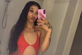 SEXY EXOTIC MILF AND I CREAM 😘... - Image 1